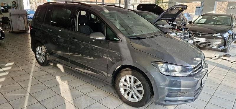Grau Gebraucht 2016 VW Touran Comfortline Van / Kleinbus | 14.980 € (Guter Preis) - Bild 1/4