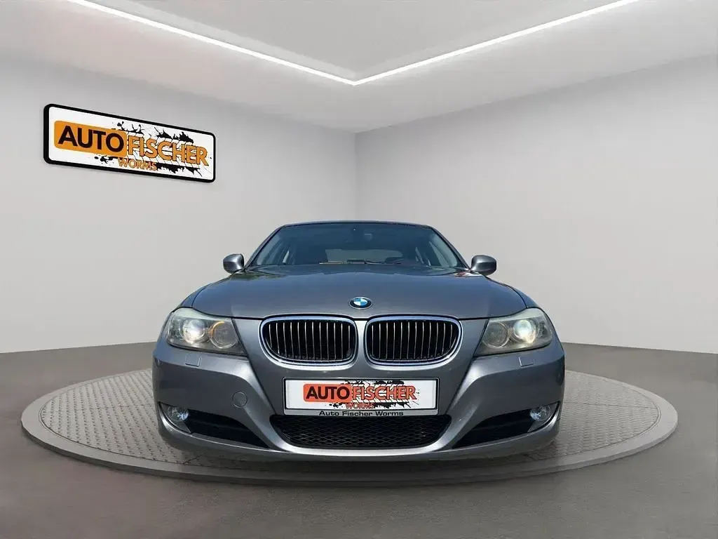 Gebraucht BMW 325 Sport Line 271 PS (199 kW) 2009 Spacegrau Limousine