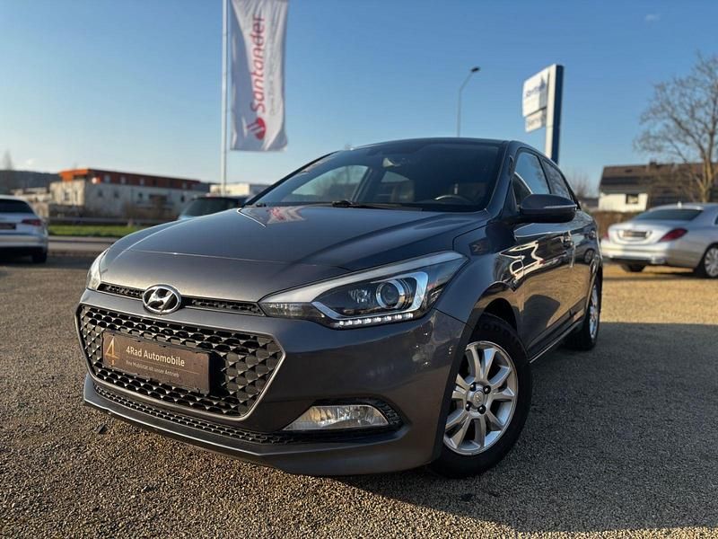 Gebraucht Hyundai i20 Trend 84 PS (61 kW) 2016 Grau Kleinwagen