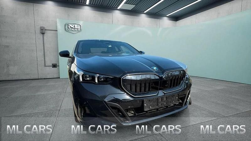 Schwarz Gebraucht 2025 BMW 540 M Sport Limousine | 69.900 € (Superpreis) - Bild 1/4