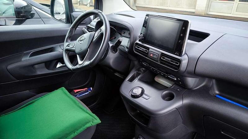 Gebraucht Opel Combo 131 PS (96 kW) 2020 Mondstein grau/e:vulkan grau Van / Kleinbus