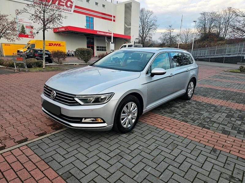 Silber Gebraucht 2016 VW Passat Kombi | 9.400 € (Superpreis) - Bild 1/4
