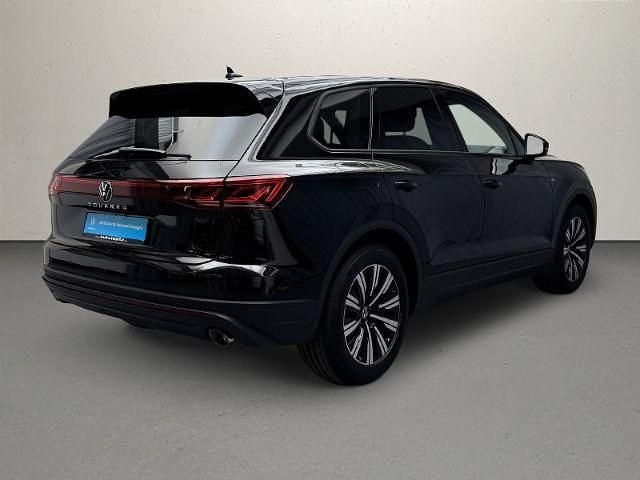 Gebraucht VW Touareg Basis 231 PS (169 kW) 2025 Grenadillschwarz metallic SUV