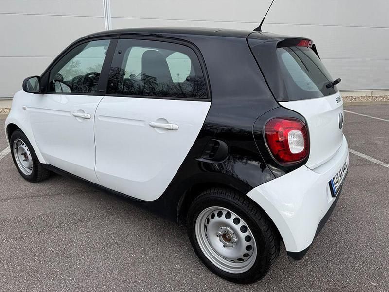 Gebraucht Smart ForFour Basis 90 PS (66 kW) 2019 Weiß Kleinwagen