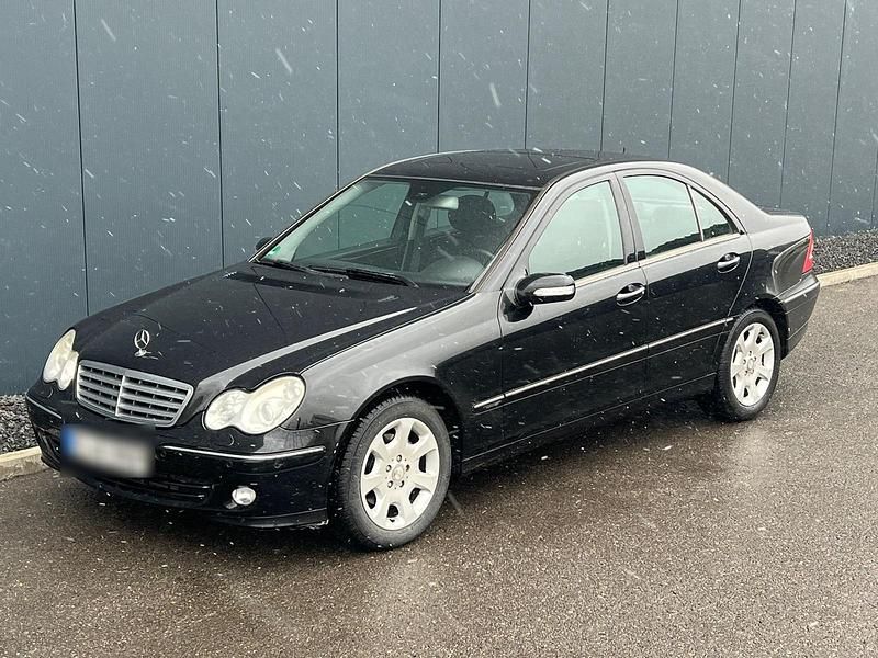 Schwarz Gebraucht 2005 Mercedes C180 Limousine | 6.900 € (Teuer) - Bild 1/4
