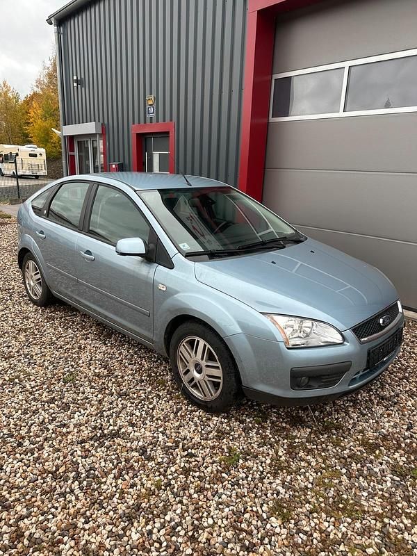 Gebraucht Ford Focus Ghia 116 PS (85 kW) 2005 Blau Limousine