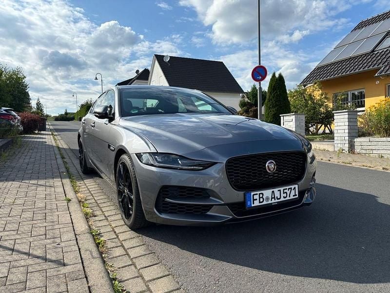 Grau Gebraucht 2020 Jaguar XE SE Limousine | 23.500 € (Guter Preis) - Bild 1/4