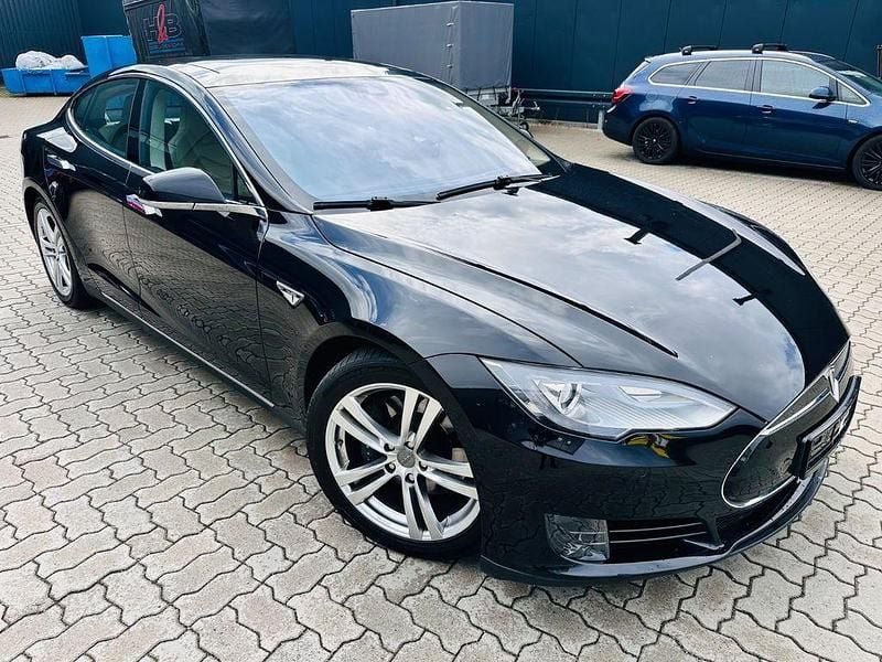 Schwarz Gebraucht 2016 Tesla Model S Kleinwagen | 23.000 € (Guter Preis) - Bild 1/4