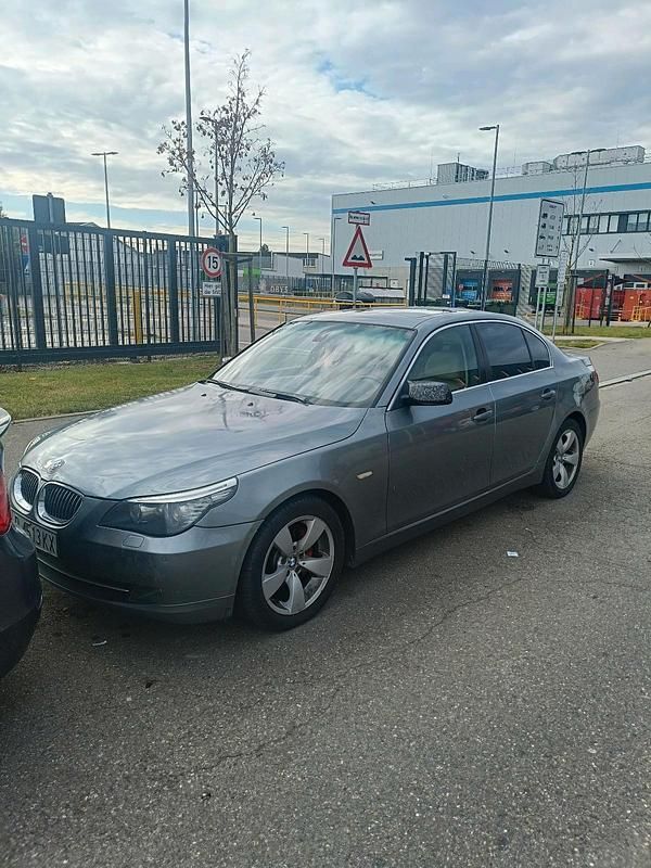 Silber Gebraucht 2007 BMW 525 Limousine | 2.499 € - Bild 1/4