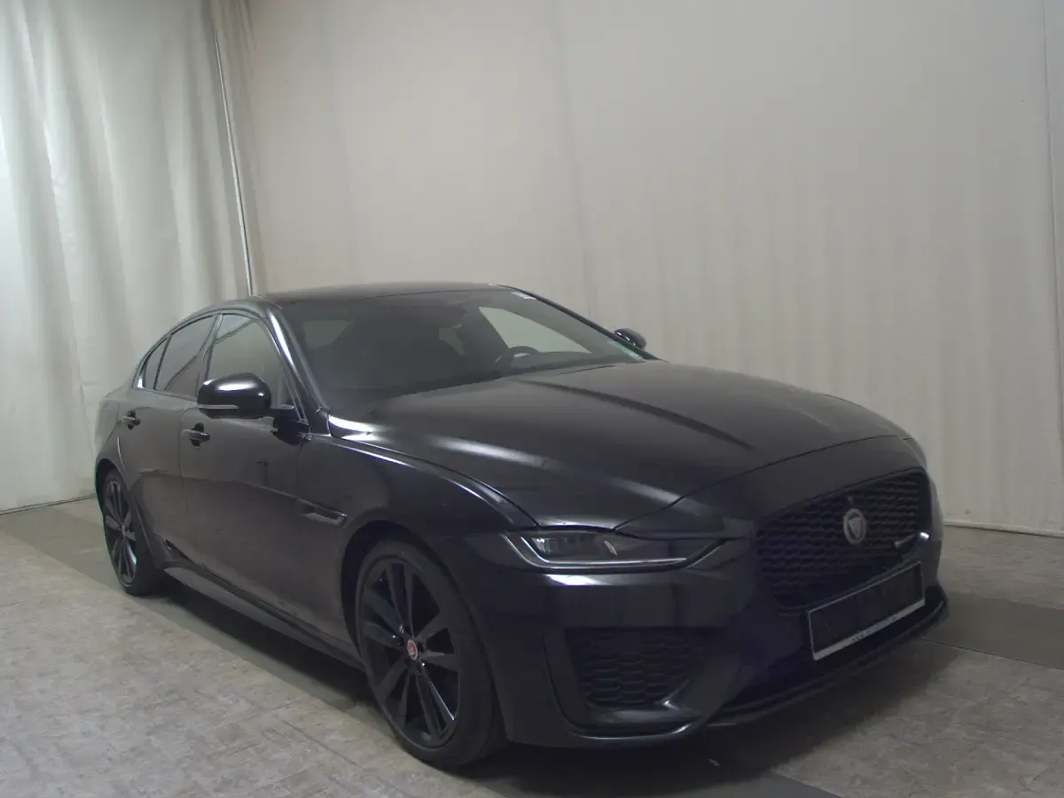 Gebraucht Jaguar XE R-Dynamic 204 PS (150 kW) 2021 Santorini black (metallic) Limousine