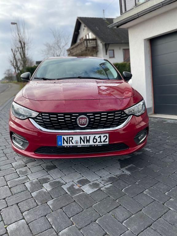Rot Gebraucht 2017 Fiat Tipo Street Limousine | 5.600 € (Superpreis) - Bild 1/4