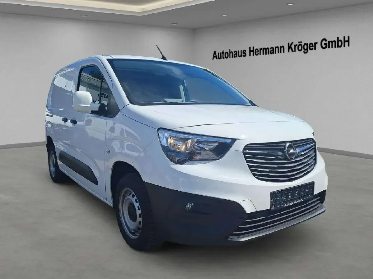Gebraucht Opel Combo Edition 102 PS (75 kW) 2021 Jade weiss/arktis weiss Van / Kleinbus