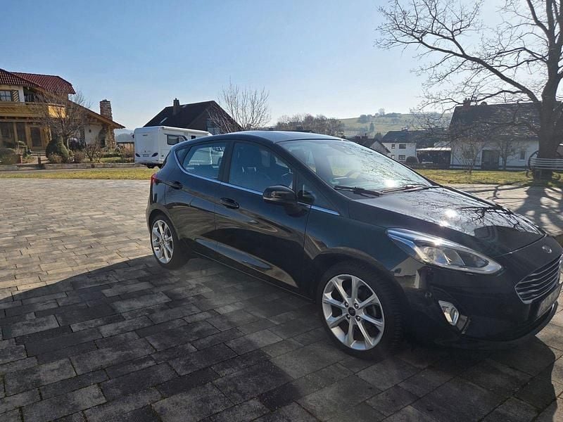 Gebraucht Ford Fiesta 101 PS (74 kW) 2017 Schwarz Kleinwagen