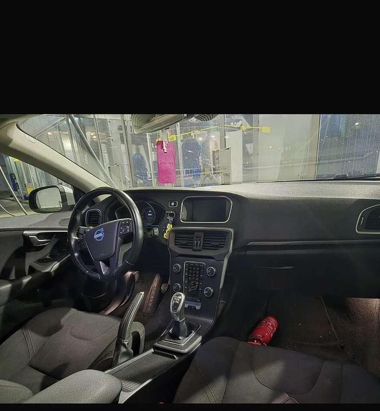 Gebraucht 2013 Volvo V40 Limousine | 5.000 € (Etwas zu teuer) - Bild 1/4