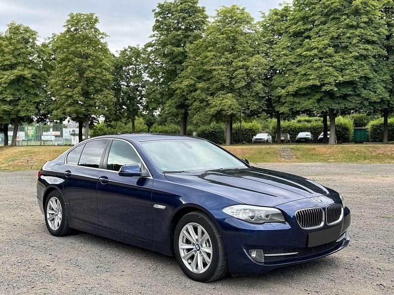 Blau Gebraucht 2010 BMW 523 Limousine | 5.900 € (Superpreis) - Bild 1/4