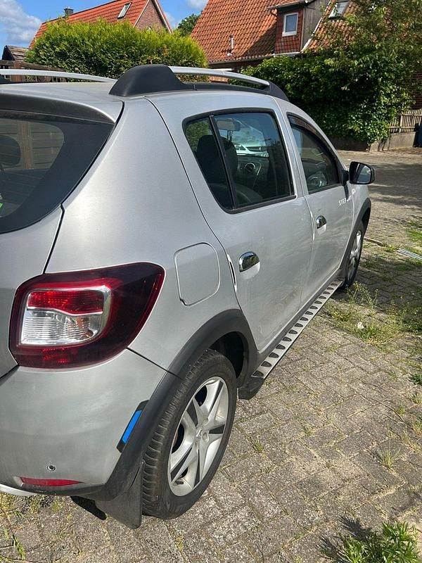 Gebraucht Dacia Sandero 90 PS (66 kW) 2015 Grau Kleinwagen