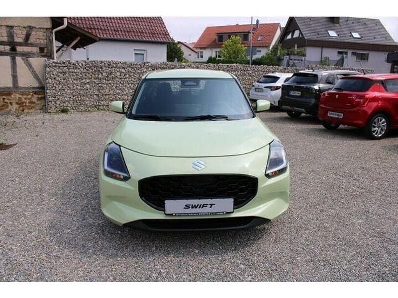 Neu Suzuki Swift 61 PS (44 kW) 2025 Gelb Kleinwagen