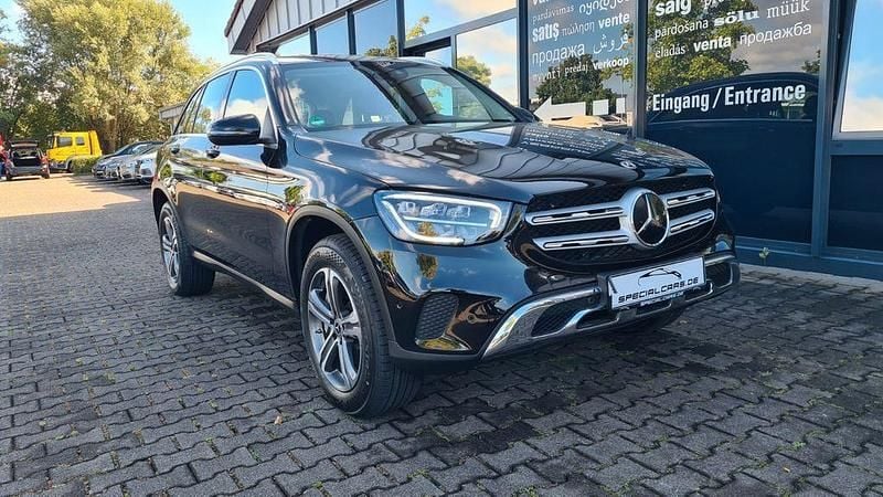 Schwarz Gebraucht 2022 Mercedes GLC300e AMG SUV | 35.990 € (Superpreis) - Bild 1/4