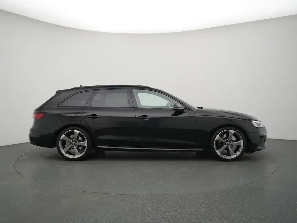 Używany Audi S4 Ambiente 341 KM (250 kW) 2023 Czarny Kombi