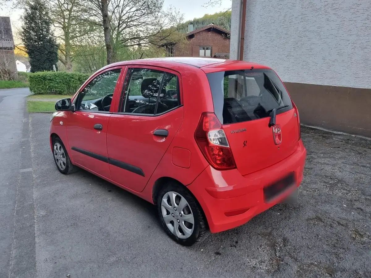 Gebraucht Hyundai i10 69 PS (50 kW) 2013 Rot Kleinwagen