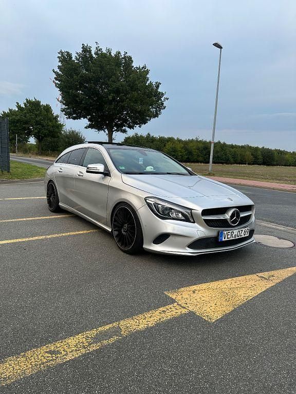 Silber Gebraucht 2017 Mercedes CLA220 Shooting Brake Kombi | 13.000 € (Fairer Preis) - Bild 1/4