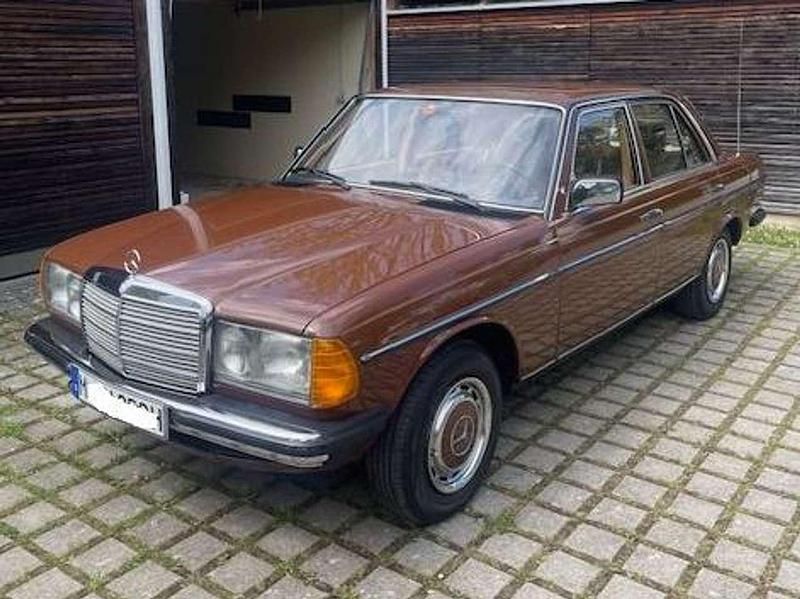 Braun Gebraucht 1983 Mercedes E230 Limousine | 16.900 € - Bild 1/4