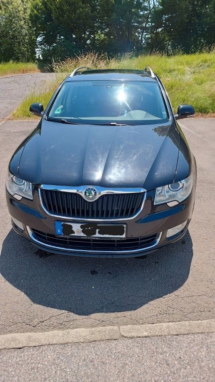 Schwarz Gebraucht 2013 Skoda Superb Elegance Kombi | 8.000 € (Fairer Preis) - Bild 1/4