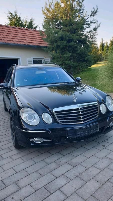 Schwarz Gebraucht 2007 Mercedes E220 Avantgarde Kombi | 5.700 € (Teuer) - Bild 1/4
