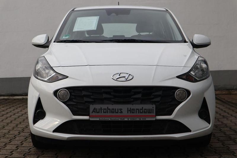 Weiß Gebraucht 2021 Hyundai i10 Trend Kleinwagen | 10.990 € (Fairer Preis) - Bild 1/4