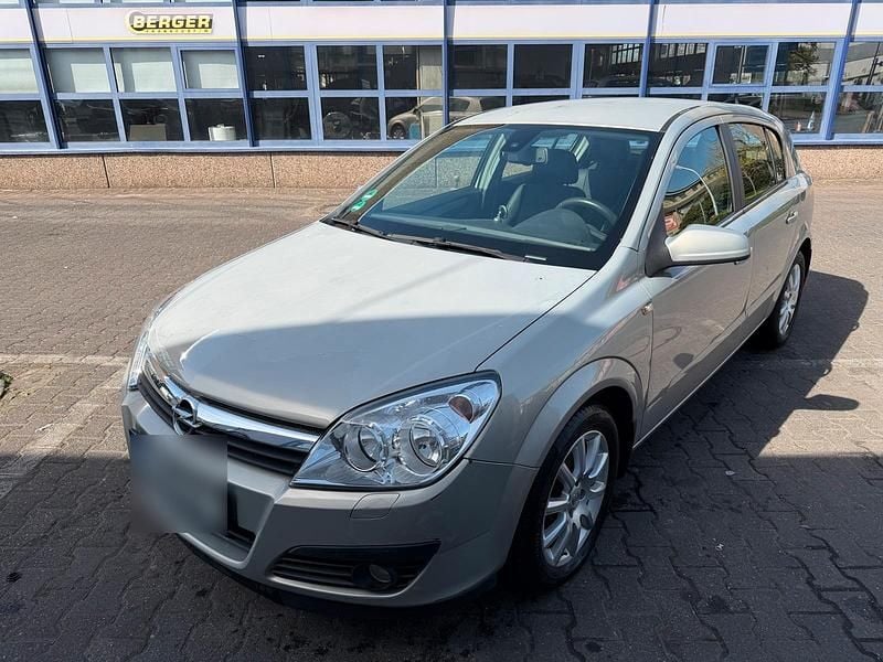 Second-hand Opel Astra 105 CP (77 kW) 2006 Argintiu Coupe