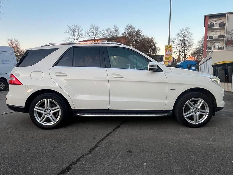 Gebraucht Mercedes ML250 204 PS (150 kW) 2012 Weiß SUV