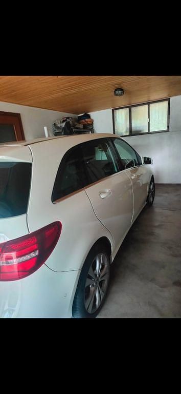 Schwarz Gebraucht 2018 Mercedes B180 Van / Kleinbus | 17.900 € (Etwas zu teuer) - Bild 1/4