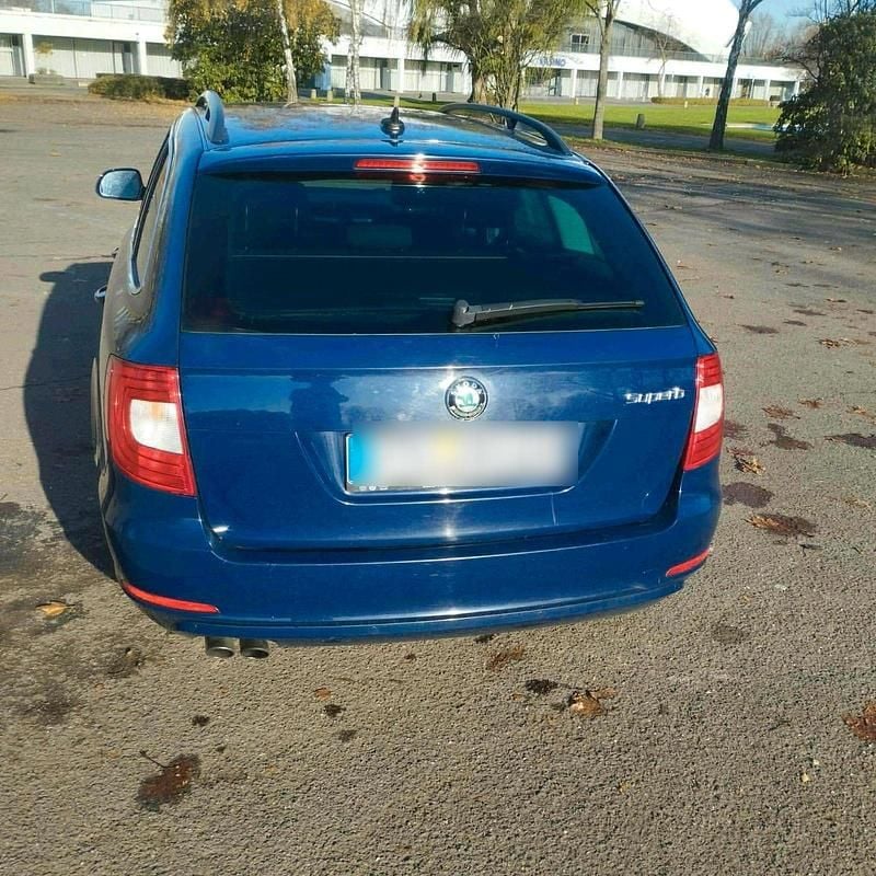 Gebraucht Skoda Superb 170 PS (125 kW) 2012 Blau Kombi