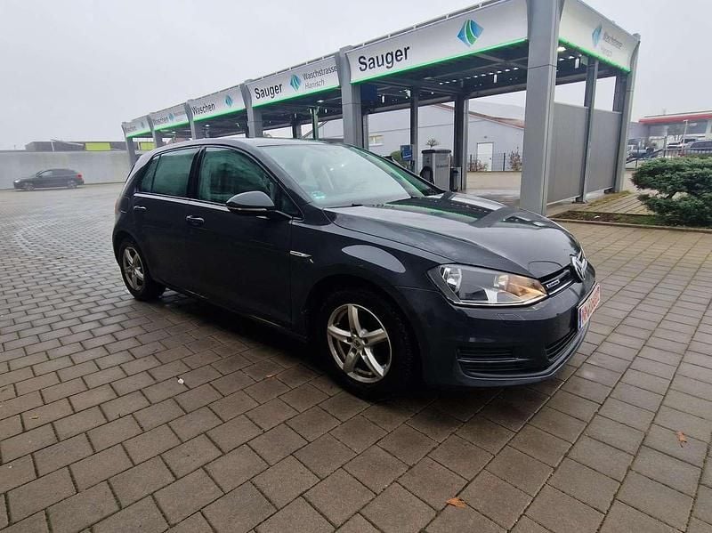 Gebraucht VW Golf VII Comfortline 110 PS (80 kW) 2015 Uranograu Kleinwagen