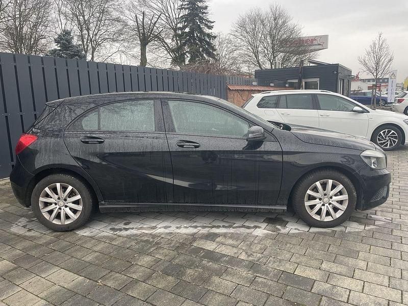 Gebraucht Mercedes A180 109 PS (80 kW) 2013 Schwarz Limousine