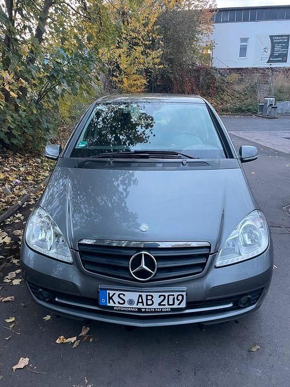 Grau Gebraucht 2012 Mercedes A160 Van / Kleinbus | 4.100 € (Guter Preis) - Bild 1/4
