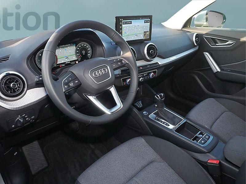 Używany Audi Q2 150 KM (110 kW) 2025 Srebrny SUV