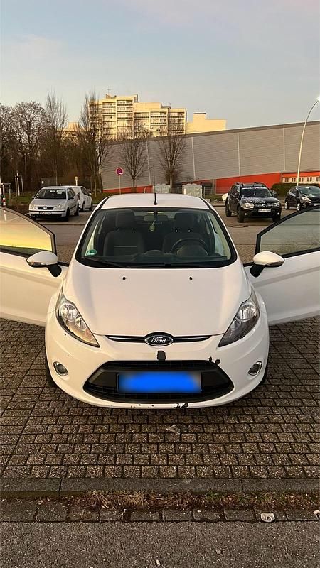 Gebraucht Ford Fiesta Trend 60 PS (44 kW) 2011 Weiß Kleinwagen
