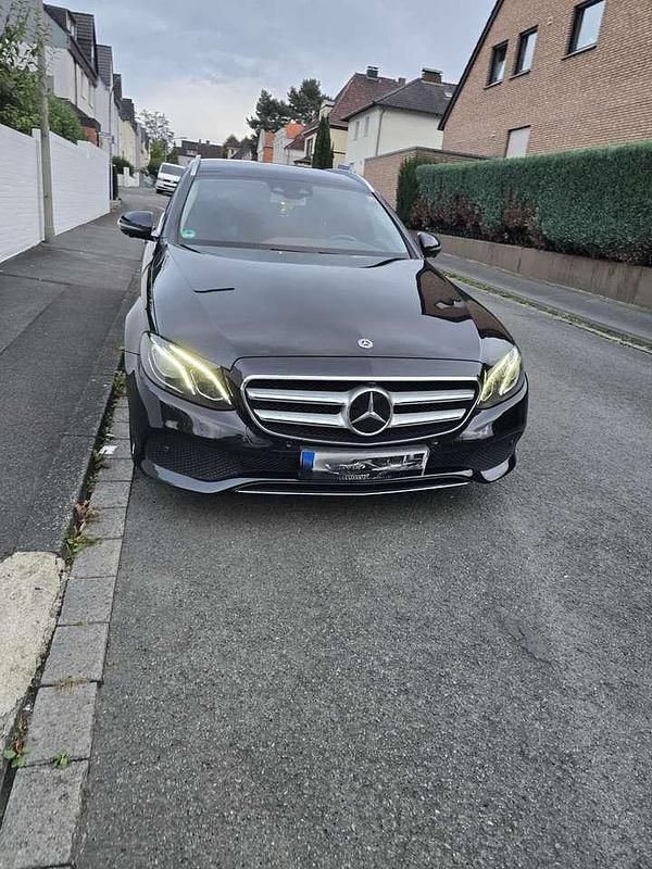 Gebraucht Mercedes E220 Avantgarde 194 PS (142 kW) 2017 Schwarz Kombi