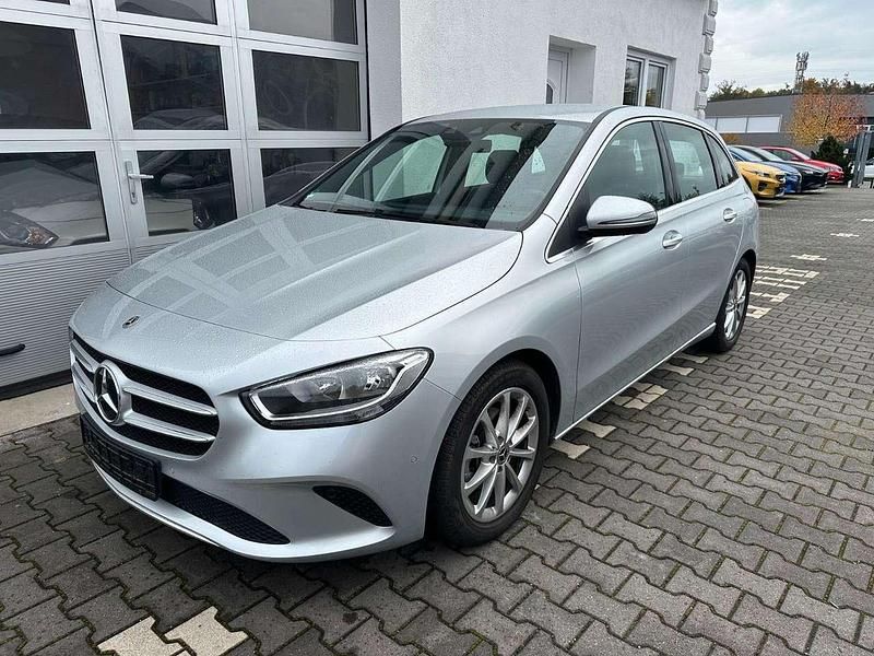 Gebraucht Mercedes B180 Progressive 136 PS (100 kW) 2020 Iridiumsilber Kleinwagen