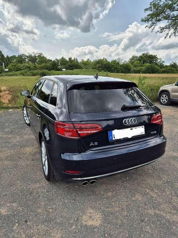 Gebraucht Audi A3 Sport 150 PS (110 kW) 2017 Blau Limousine