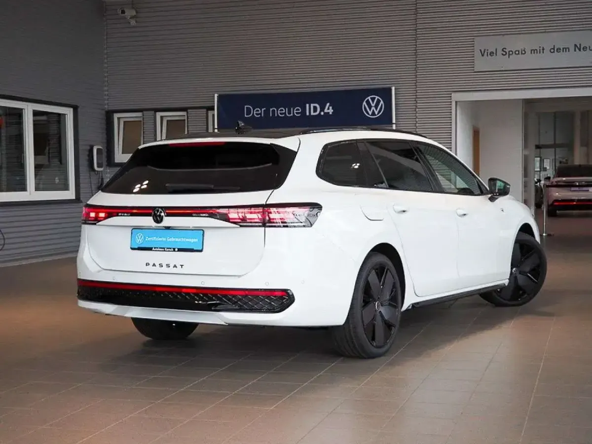 Gebraucht VW Passat R-line 177 PS (130 kW) 2024 Weiß Kombi