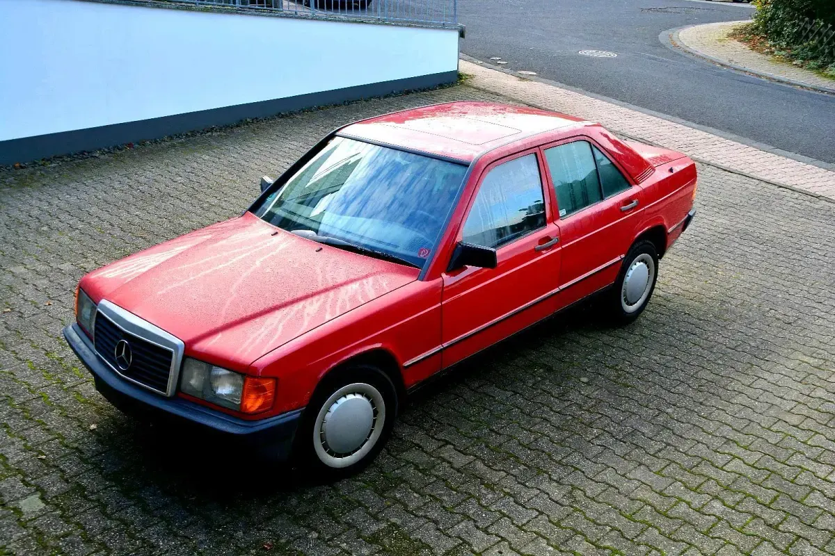 Gebraucht Mercedes 190 118 PS (86 kW) 1988 Rot Limousine