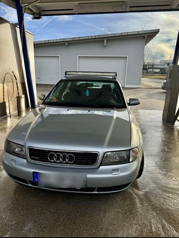 Silber Gebraucht 1999 Audi A4 Limousine | 3.900 € - Bild 1/4