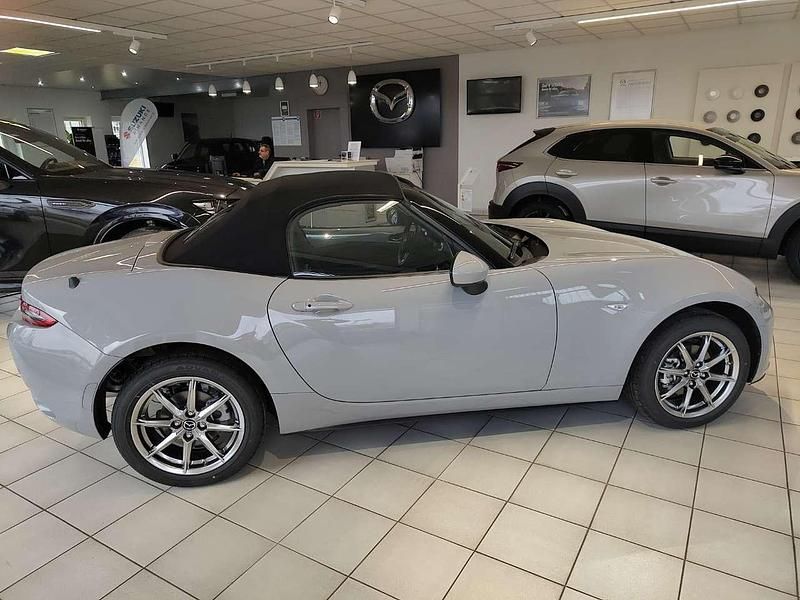 Neu Mazda MX5 Exclusive 132 PS (97 kW) 2026 Aero gray m Cabrio