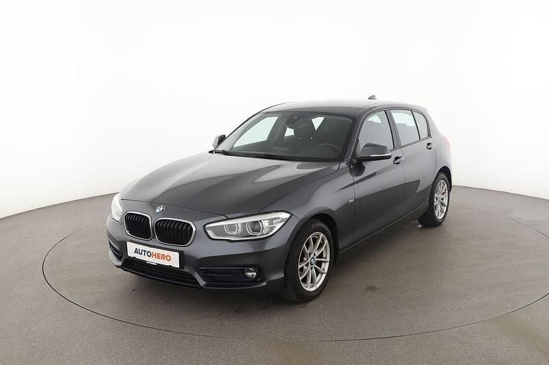 Grau Gebraucht 2017 BMW 118 Sport Line Kleinwagen | 16.960 € (Fairer Preis) - Bild 1/4