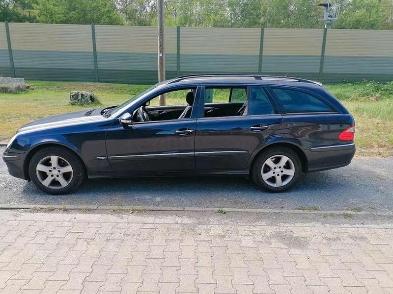 Gebraucht Mercedes E220 Avantgarde 170 PS (125 kW) 2009 Blau Kombi