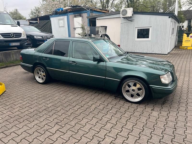 Second-hand Mercedes E280 193 CP (141 kW) 1994 Verde Berlinǎ