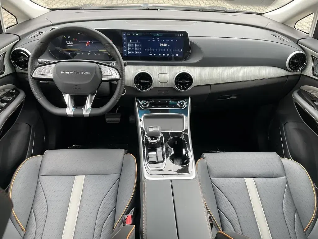 Nouvelle DFSK Forthing 4 177 ch (130 kW) 2026 Gris Monospace