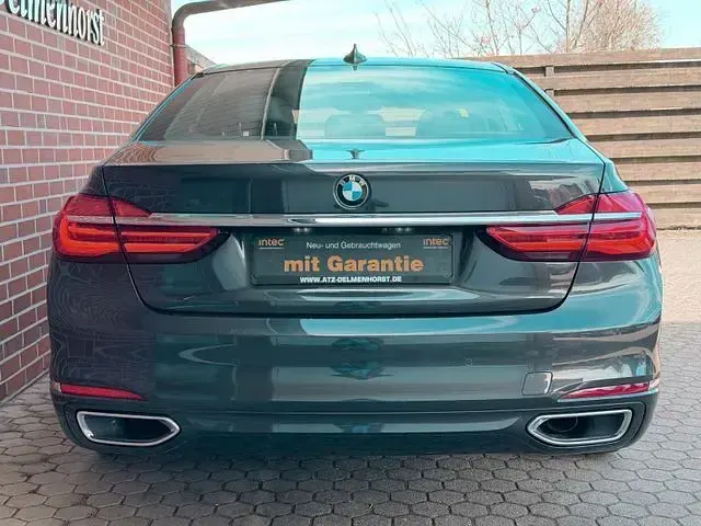Gebraucht BMW 740 Performance 320 PS (235 kW) 2018 Grau Limousine